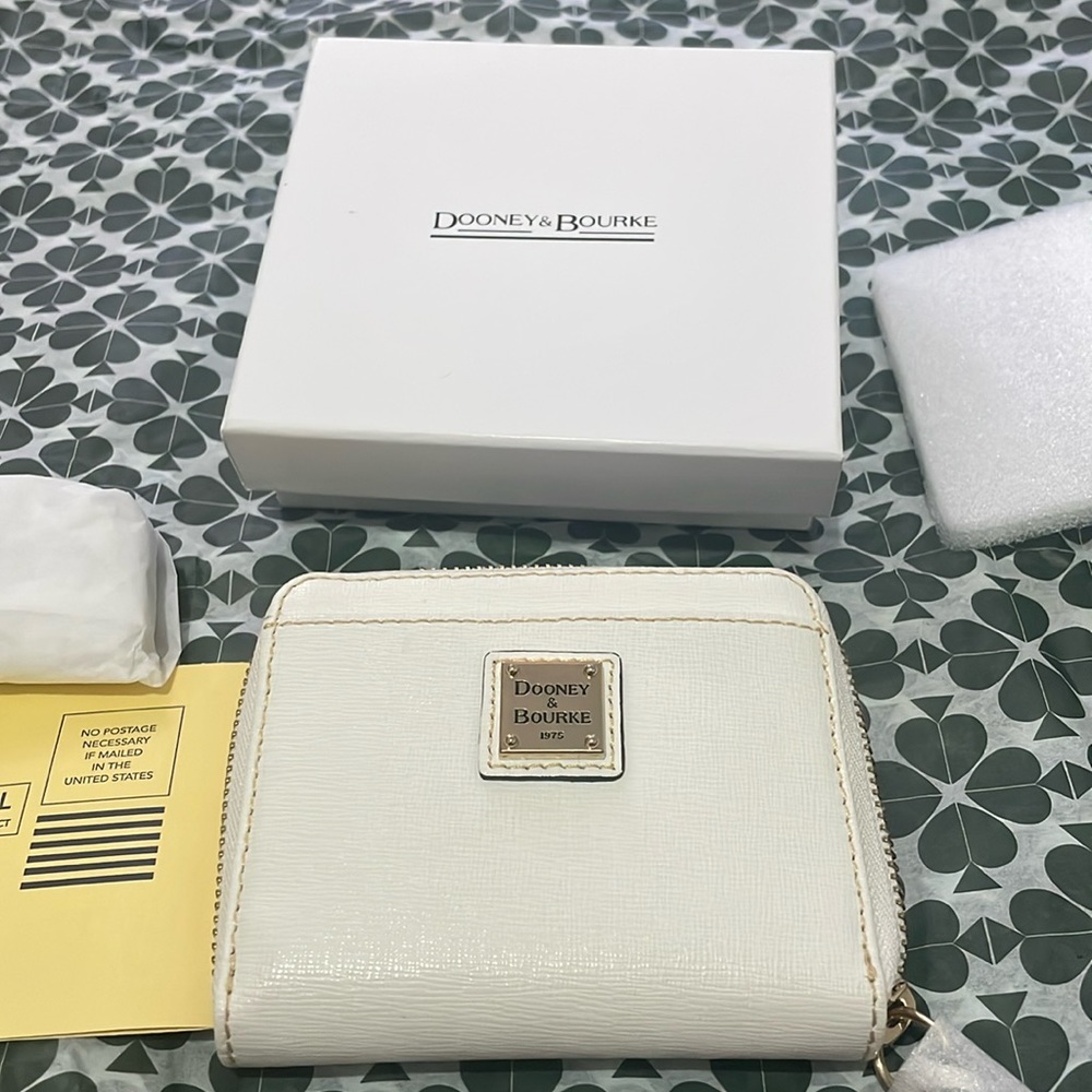 Dooney &Bourke in saffiano leather Optic white NWT